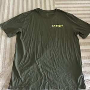 XL loose under armour fish short sleeve pit 23 length 29